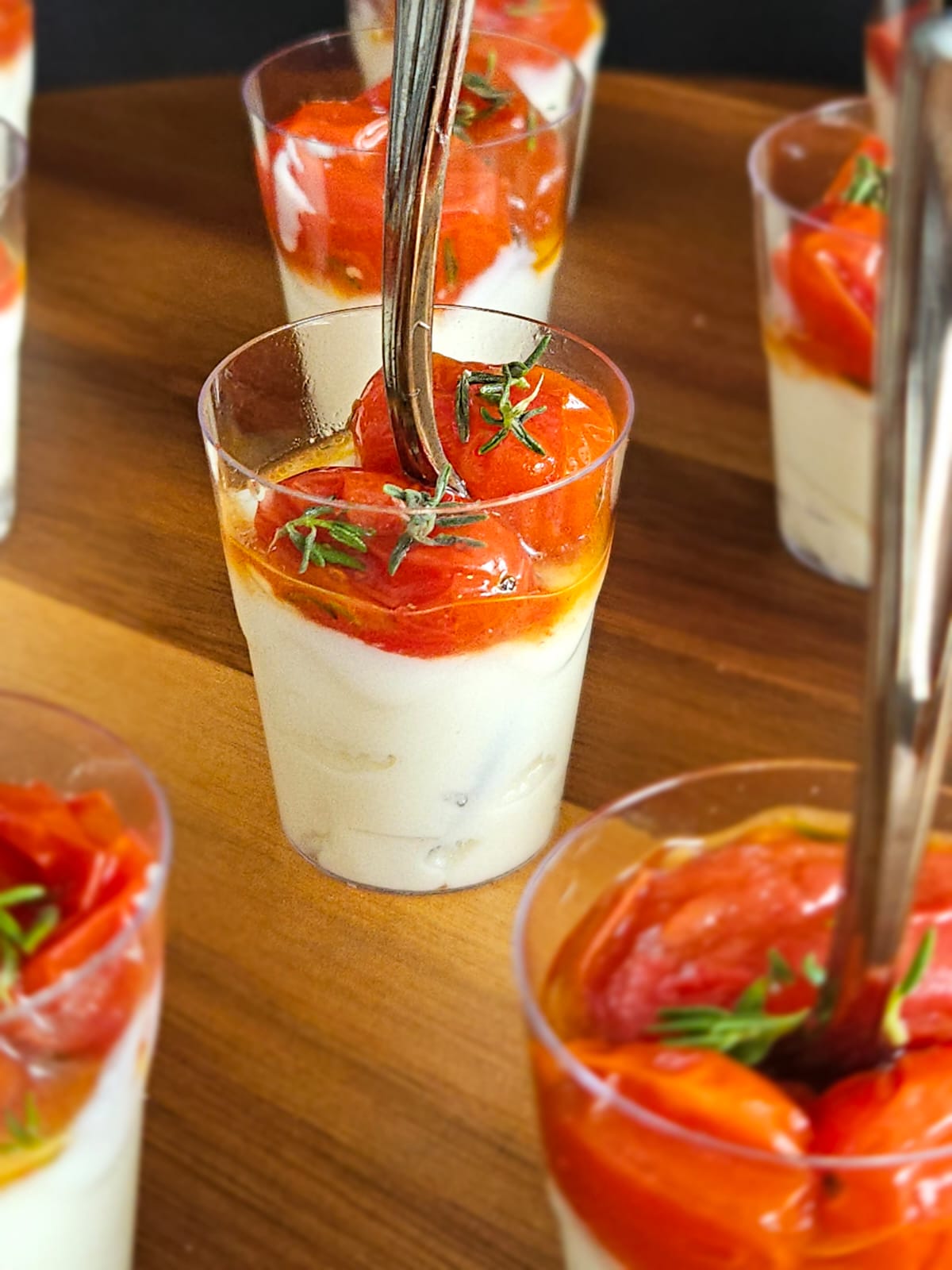 Tacinha de Creme de Burrata e Tomate Confit