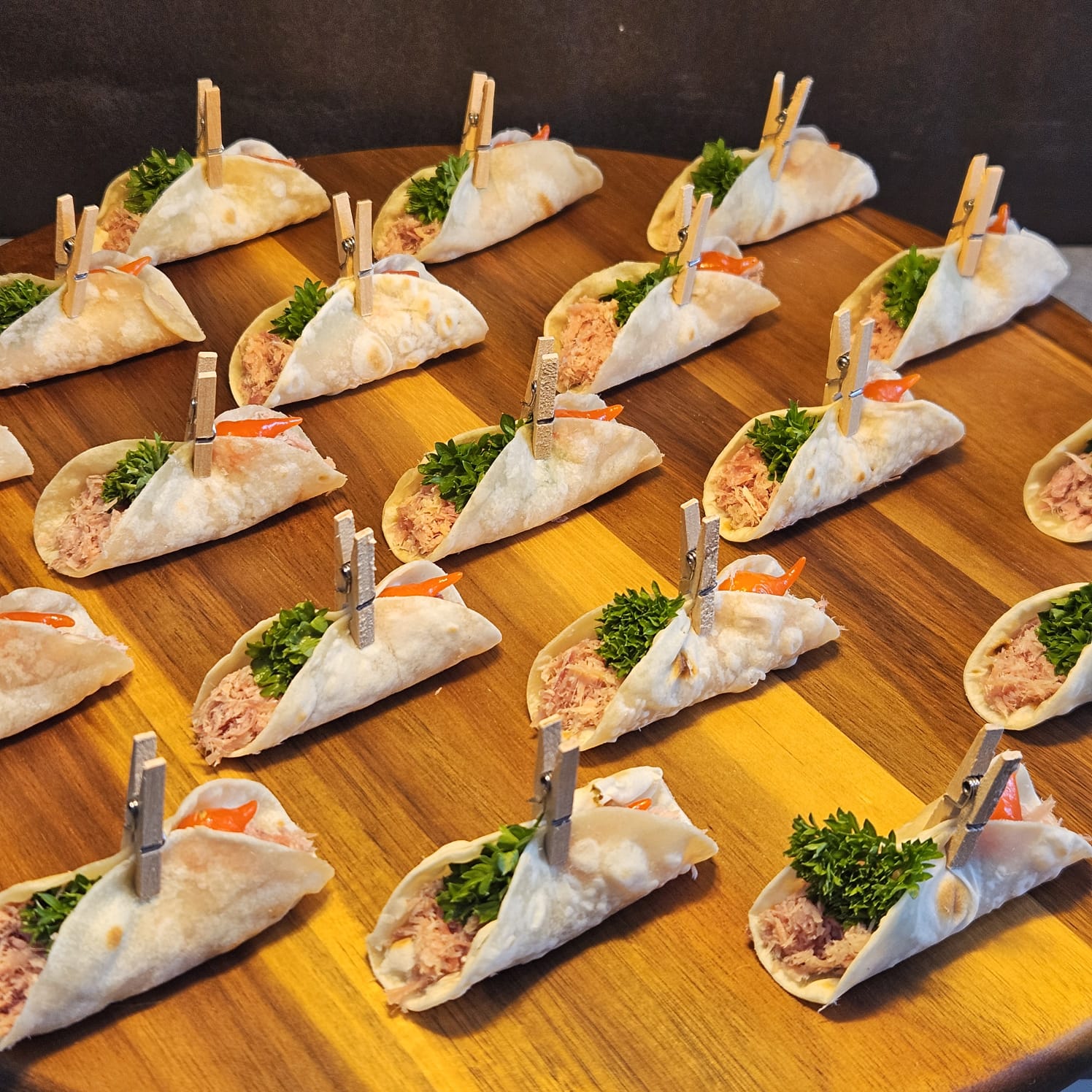 Canapé de Carne Seca no Pão Folha