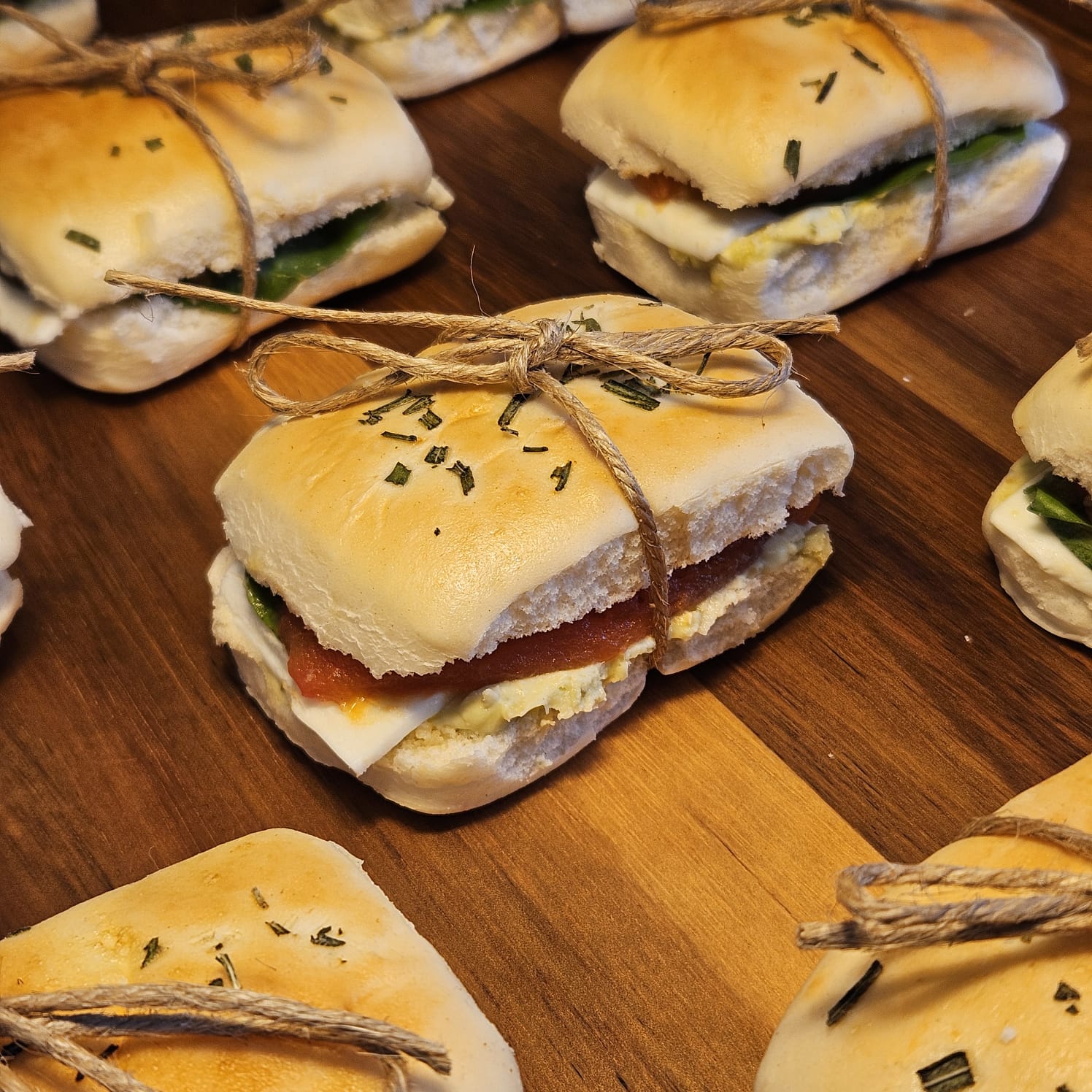 Mini Sanduiche Caprese