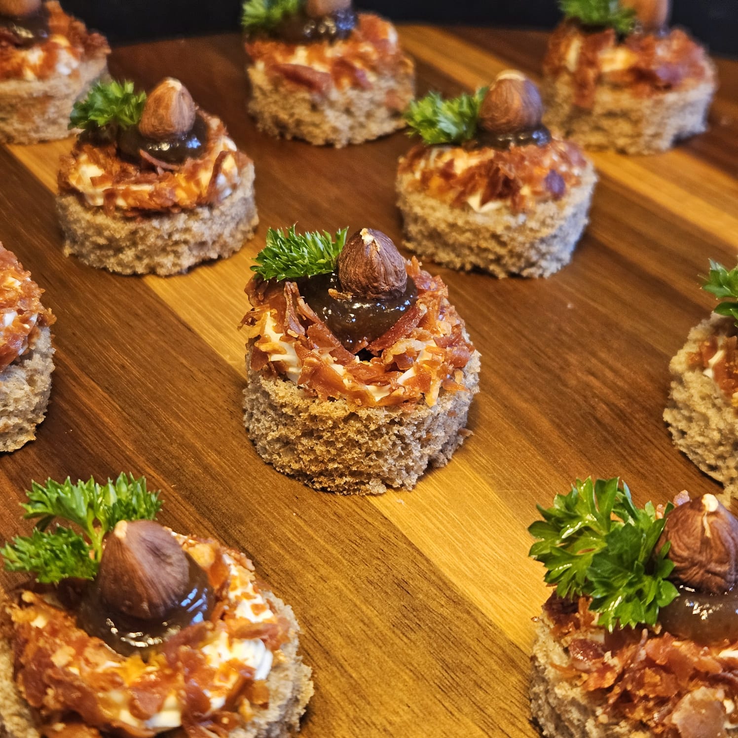 Canapé de Crispy de Parma e Geleia de Figo