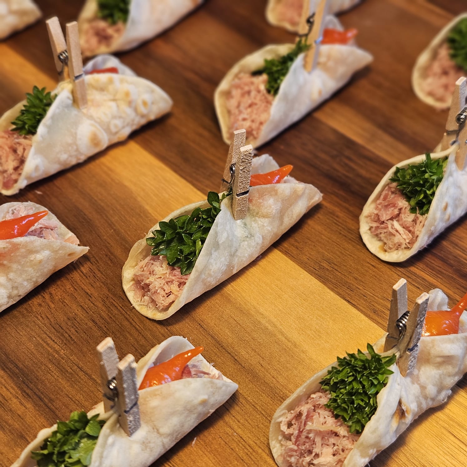 Canapé de Carne Seca no Pão Folha