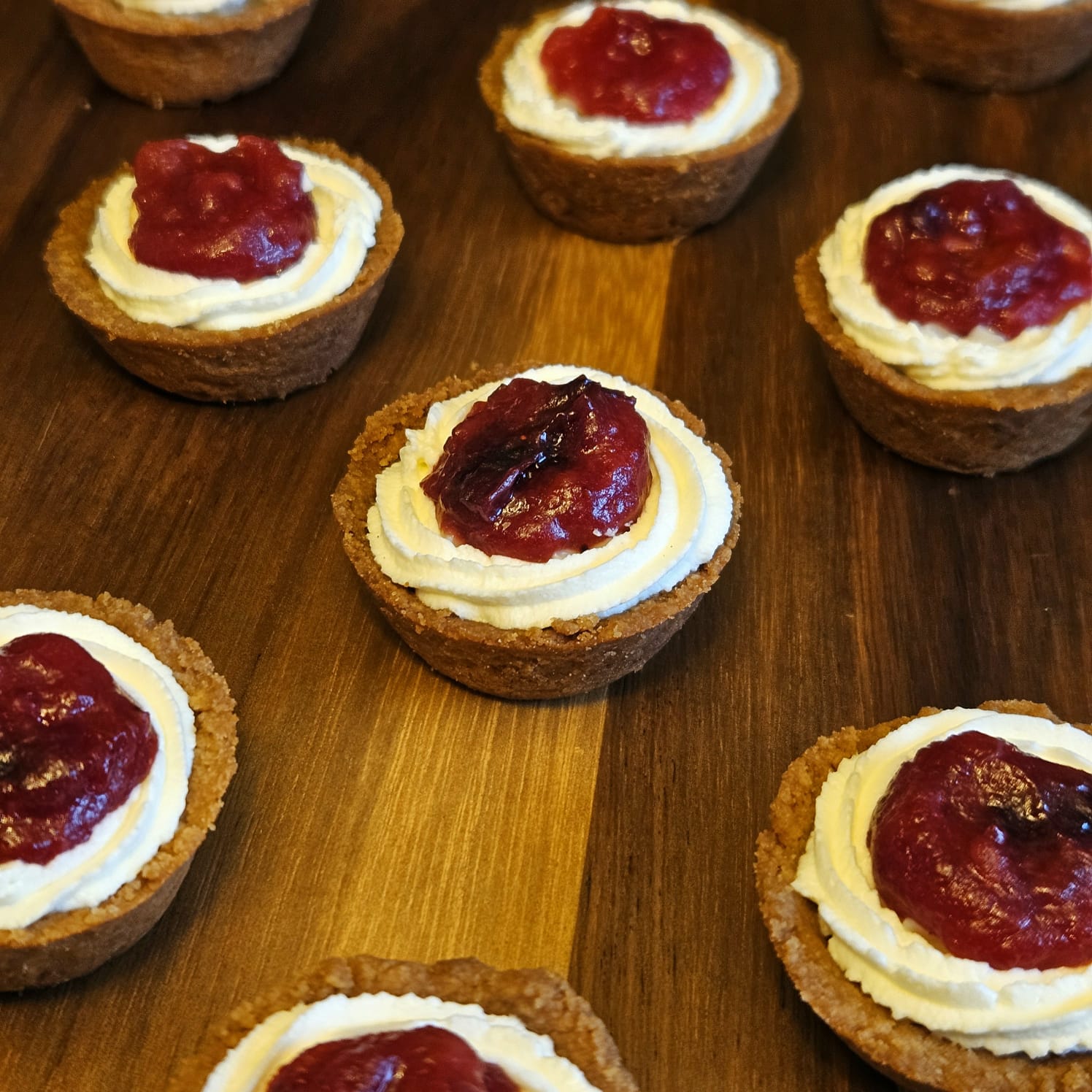 Mini Tortinha cheese cake com geléia de frutas vermelhas